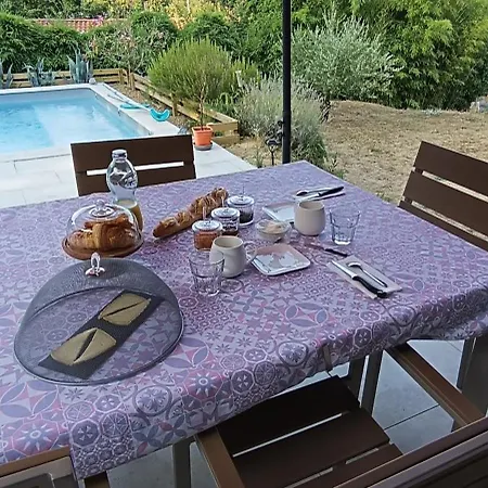 Escapade Chez Anaise Et Yannick 2 فندق مبيت وإفطار ميرانده